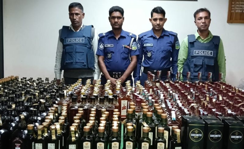 ঝিনাইগাতী সীমান্তবর্তী মাজাহারুলের বাড়ি থেকে পুলিশের অভিযানে বিপুল পরিমাণ ভারতীয় মদ জব্দ
