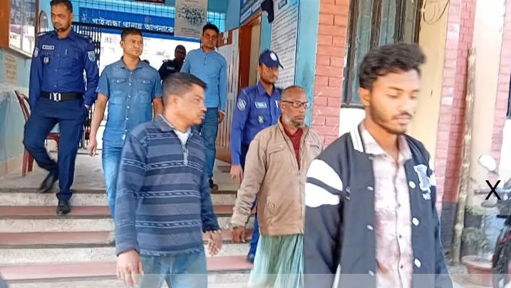 প্রকাশ্যে যুবকের হাতের কবজি কাটায় গ্রেপ্তার ৩