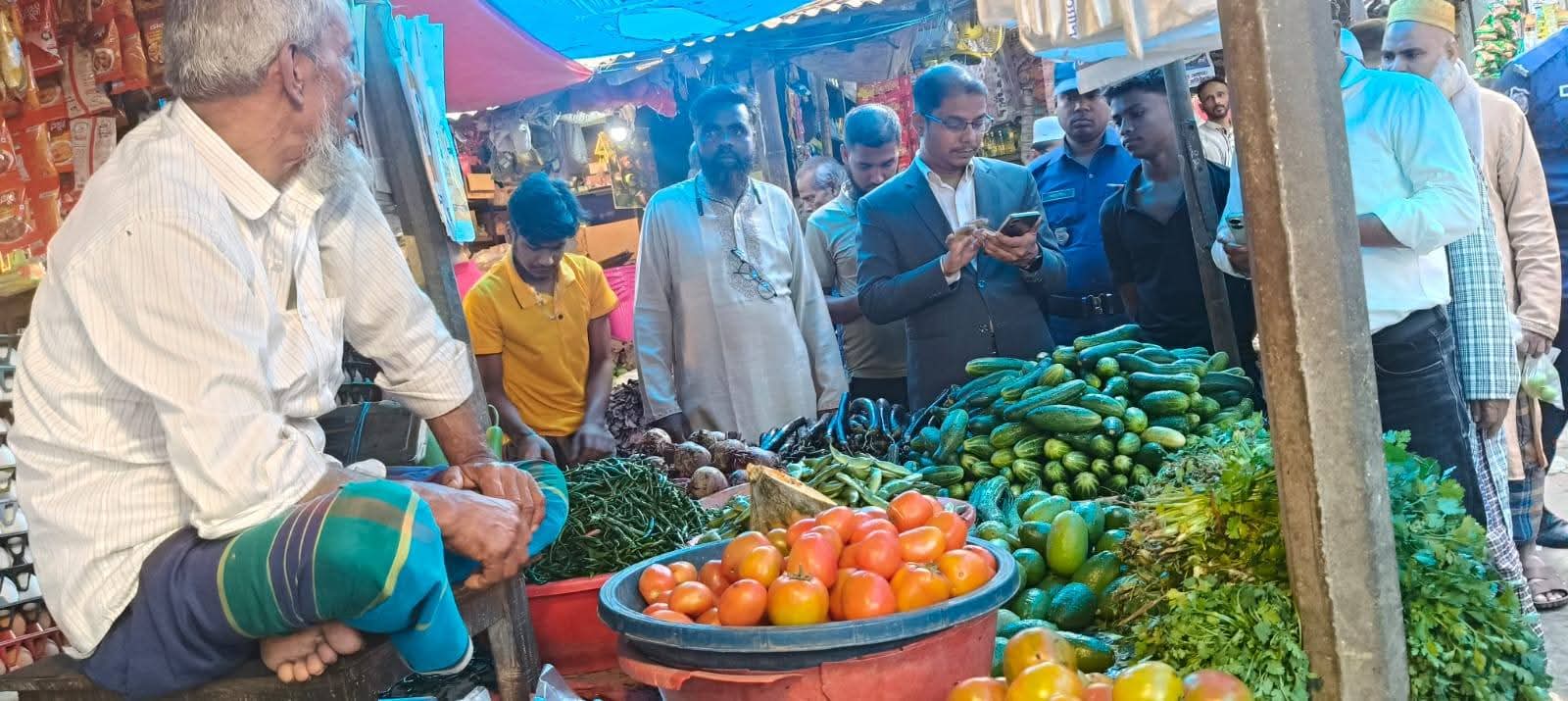 কাপাসিয়া বাজারে এসিল্যান্ডের ঝটিকা অভিযান: ব্যবসায়ীদের কঠোর সতর্কবার্তা