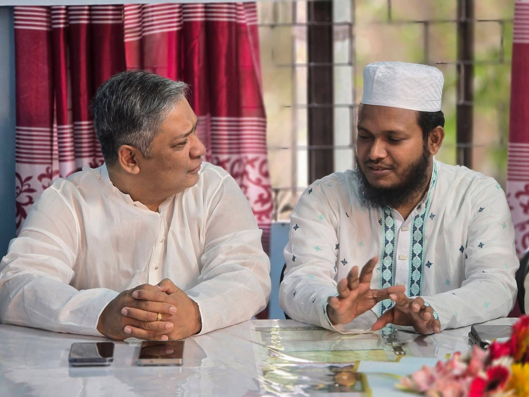 দুই নেতার দৃষ্টান্ত স্থাপন : কাপাসিয়ার নবনির্বাচিত এমপির সাথে বিএনপির প্রার্থী শাহ রিয়াজুল হান্নানের সৌজন্য সাক্ষাৎ