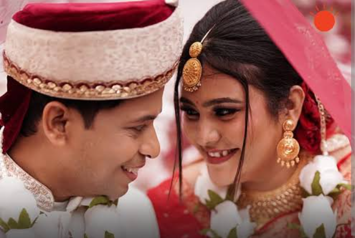জনপ্রিয় টিভি উপস্থাপিকা দীপ্তি চৌধুরী শিক্ষকের সাথেই বিয়ে করলেন