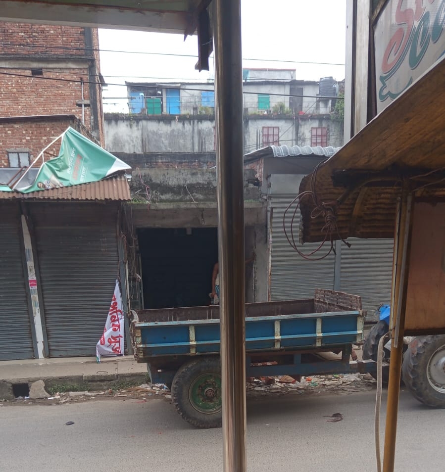 জালিয়াতি ও পেশিশক্তির দাপটে কাপাসিয়া বাজারে অন্যের দোকান দখল ও অবৈধ নির্মাণ